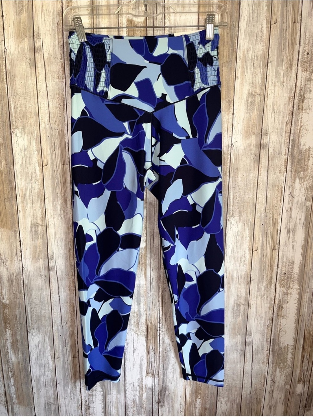 NWT Aerie OFFLINE Real Me Smocked High Rise Leggings Blue Floral L - Picture 3 of 8